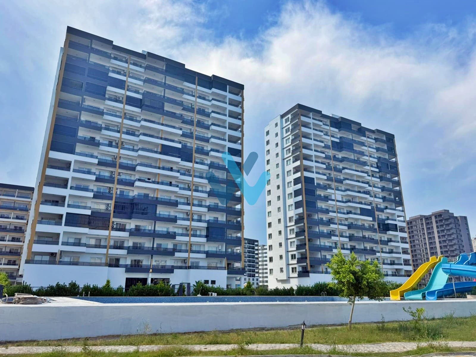 WİN'DEN MNZ VİOLETTA'DA DENİZE YAKIN SATILIK EŞYALI GENİŞ 2+1