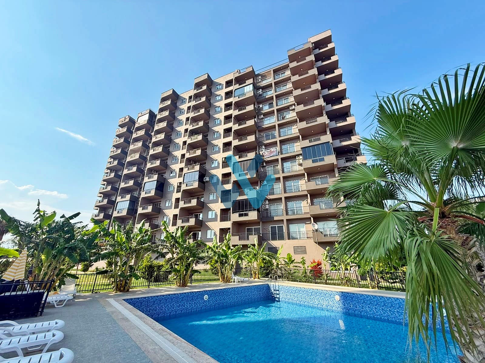 WİNDEN ÇEŞMELİ SUN MARİA 1DE DENİZE 300 MT SATILIK EŞYALI 2+1